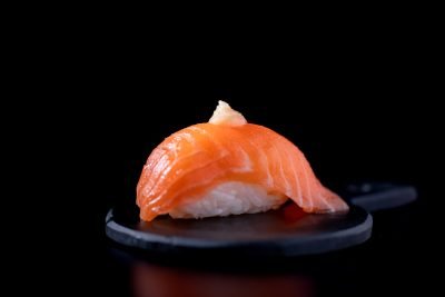 Laks m.hvidløg Nigiri